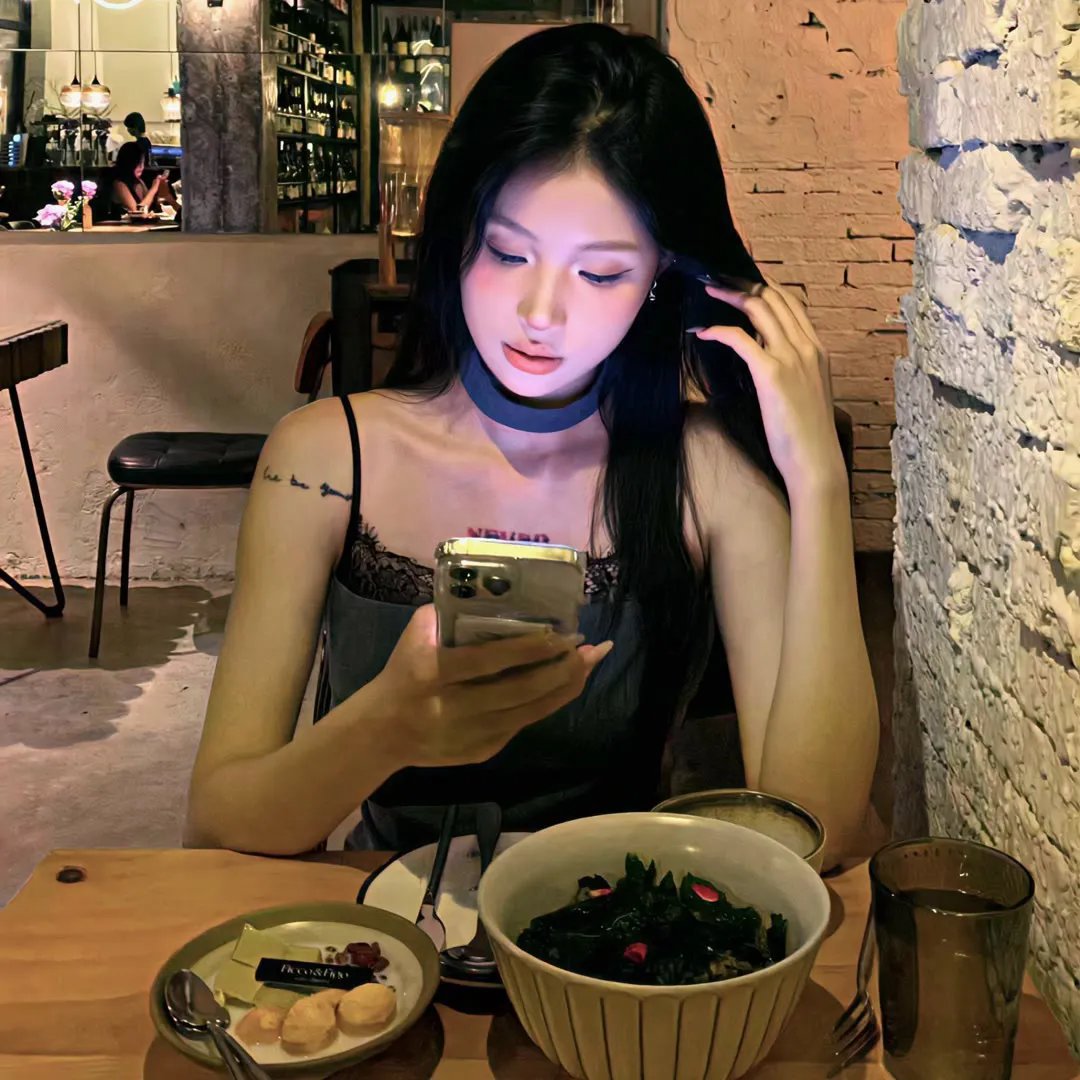 寻找长着獠牙和髭须的她